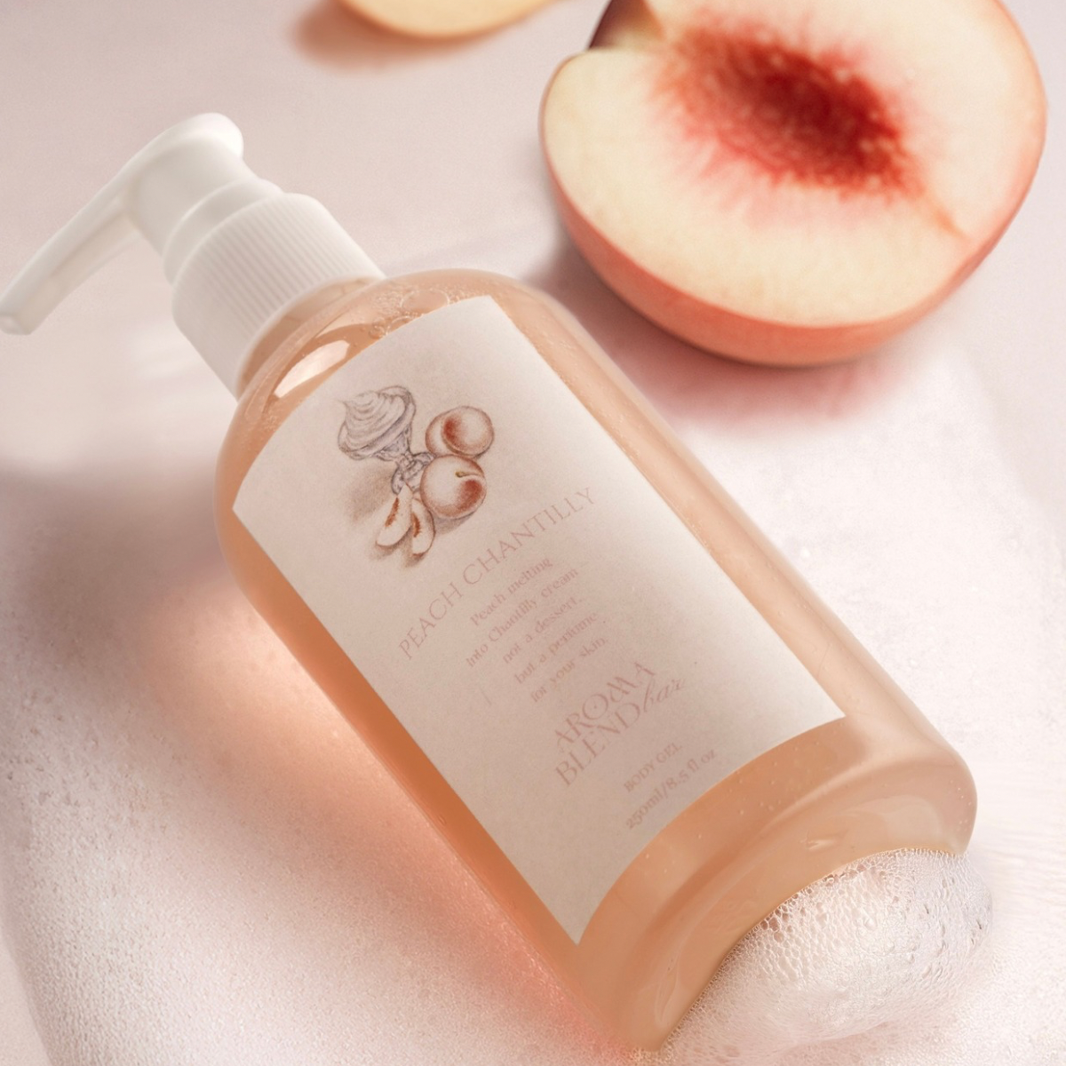 クリーム感を増したPEACH CHANTILLYボディジェル、その魅力的な使い方をご紹介。